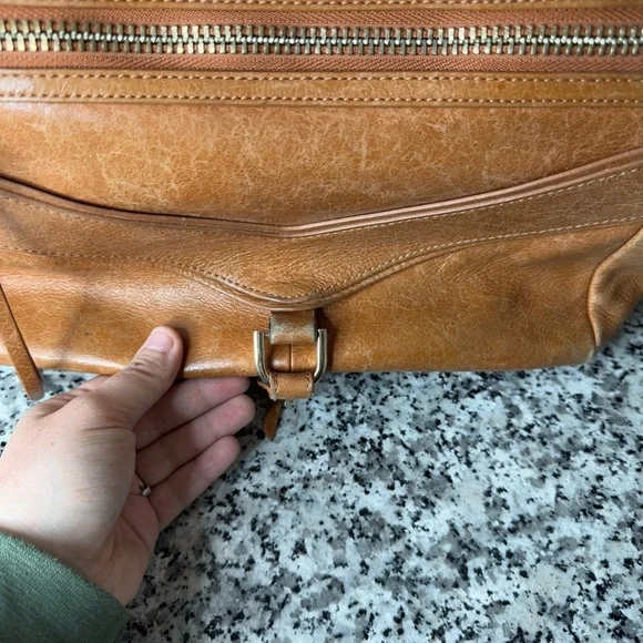 Botkier | Gorgeous Leather Shoulder Bag - Picture 5 of 14